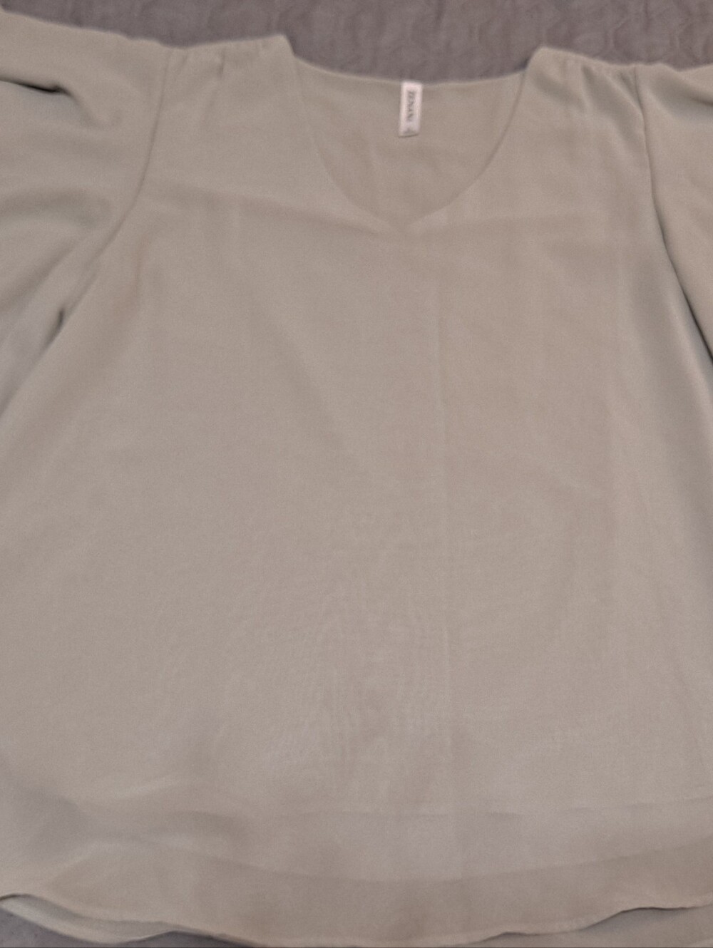 Zenana Light Sage V-Neck Women’s Blouse Sz L